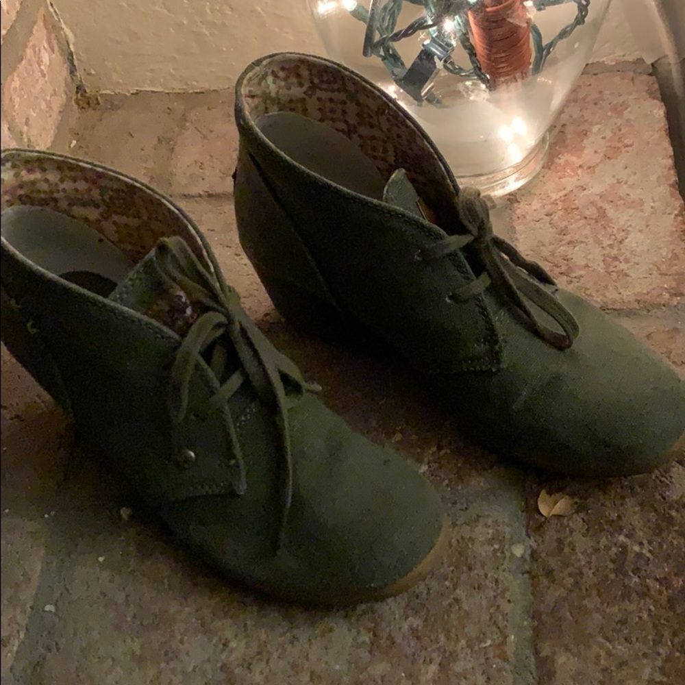 MadLove wedge booties size 8 olive green